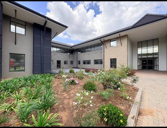 3,949M² OFFICE TO LET IN VORNA VALLEY